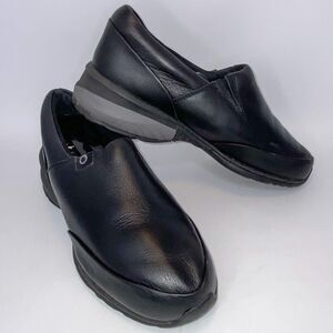 Akesso Helia Slip-On Leather Work Sneaker Womens 8.5M Black Non-Slip Nursing